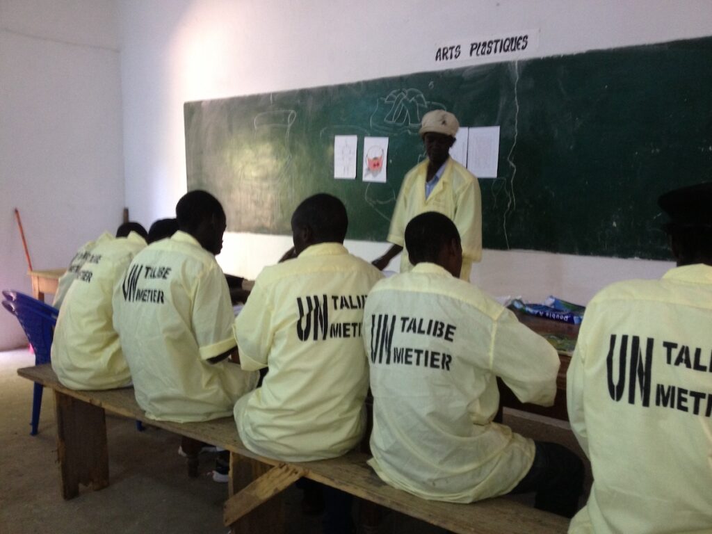 In 2013, in Thiès, Kalidou Kassé, through his school Taggat, initiated and offered the training programme ‘Un Talibé, Un Métier’, aimed at providing talibés with vocational skills alongside their Qur’anic education.