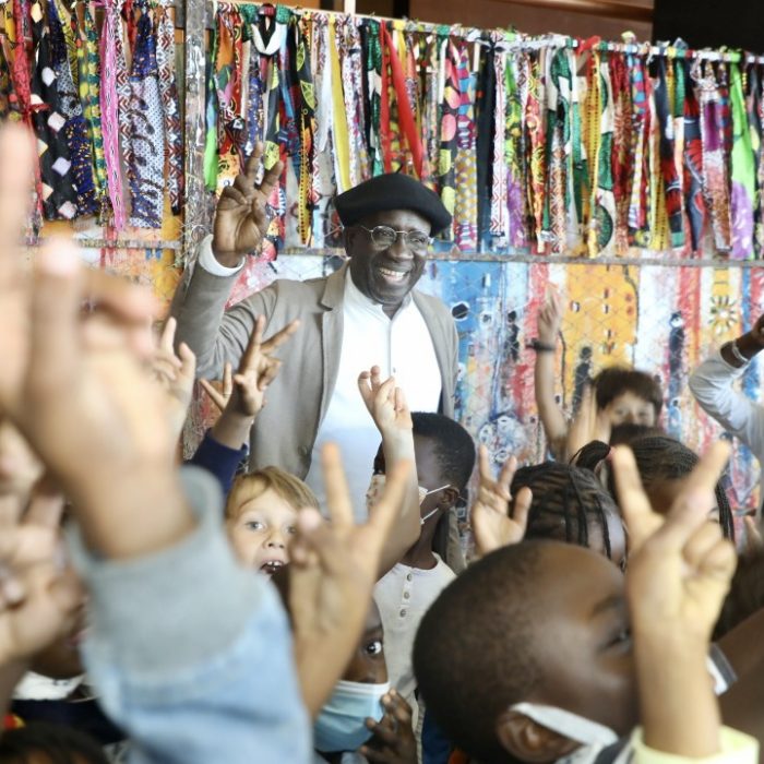 In 2020, Senegalese visual artist Kalidou Kassé celebrated forty years of artistic achievement with a remarkable exhibition titled “Gis Gis Bu Bess”.