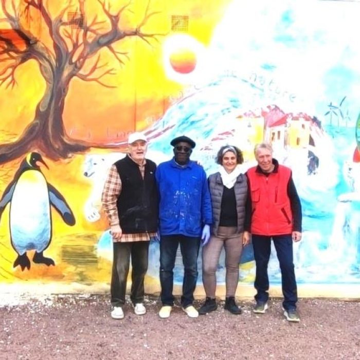 In April 2024, Senegalese artist Kalidou Kassé contributed to the climate-themed mural “Notre Planète” in Castelsarrasin, France.